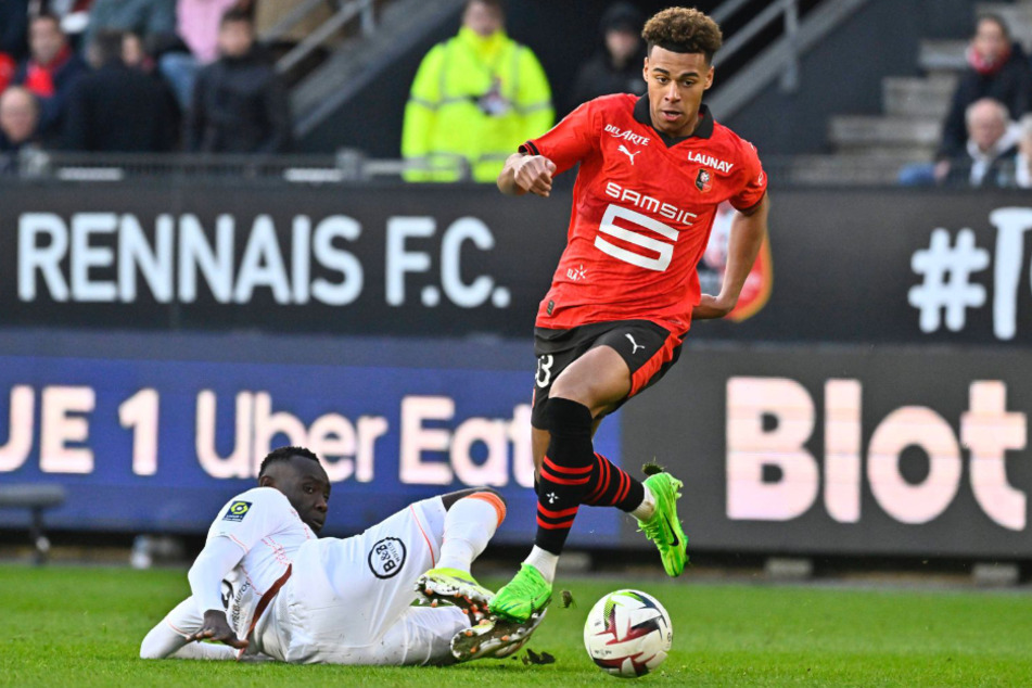 Noch sorgt Désiré Doué (18, r.) in der Ligue 1 für Wirbel - schon bald aber in der Bundesliga?