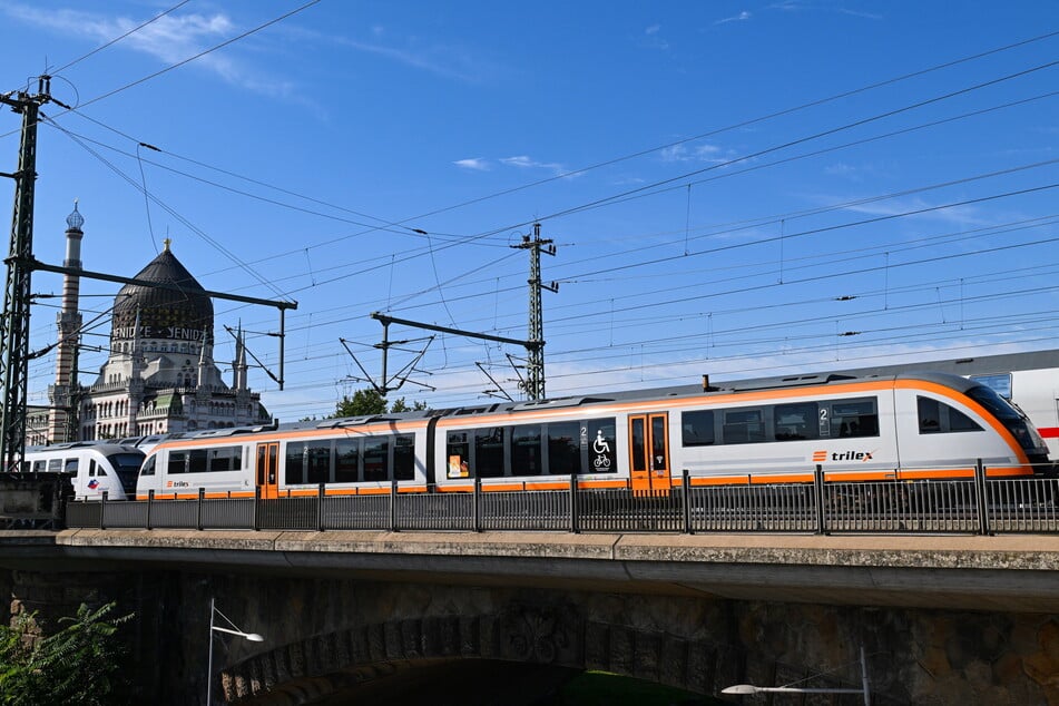 In einer "trilex"-Regionalbahn ist eine junge Frau (18) körperlich angegriffen worden. Die Bundespolizei musste einschreiten. (Archivfoto)