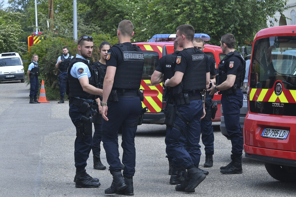 Die französischen Beamten nahmen auch das Opfer selbst in Gewahrsam. (Symbolbild)