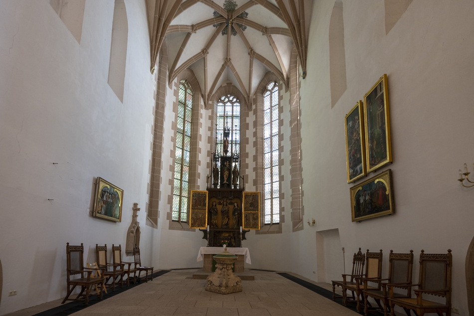 Ausgerechnet die Fassade des Altarraums bereitet jetzt große Probleme.