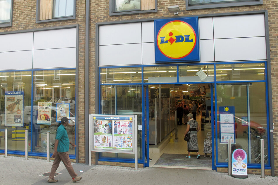 Auch Lidl wird in Großbritannien immer größer. Können sich die britischen Supermarkt-Ketten gegen die deutschen Discounter behaupten?