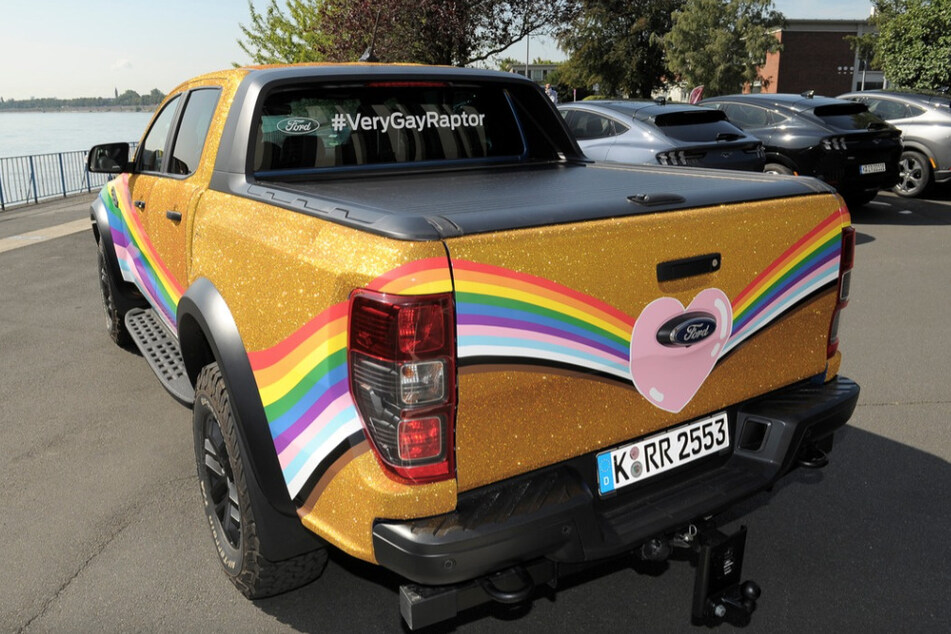 Der Ford Raptor von hinten. Das Auto nimmt auch an der CSD-Parade am Sonntag in Köln teil.