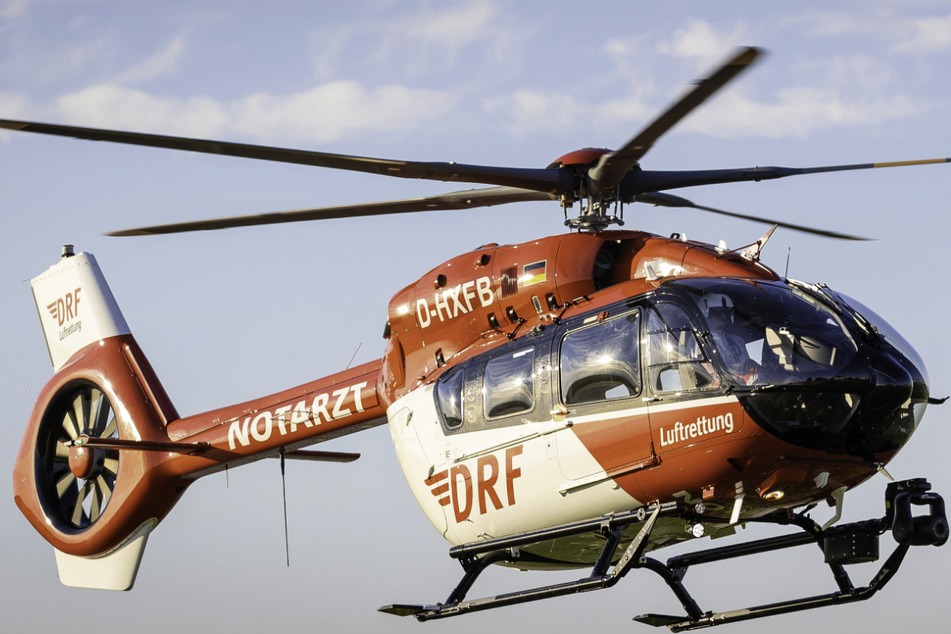Mit dem Rettungshubschrauber wurde das Mädchen in die Klinik geflogen. (Symbolbild)