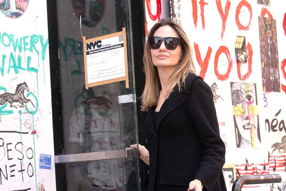 In New York hat Angelina Jolie (48) den passenden Ort für ihr Vorhaben gefunden.