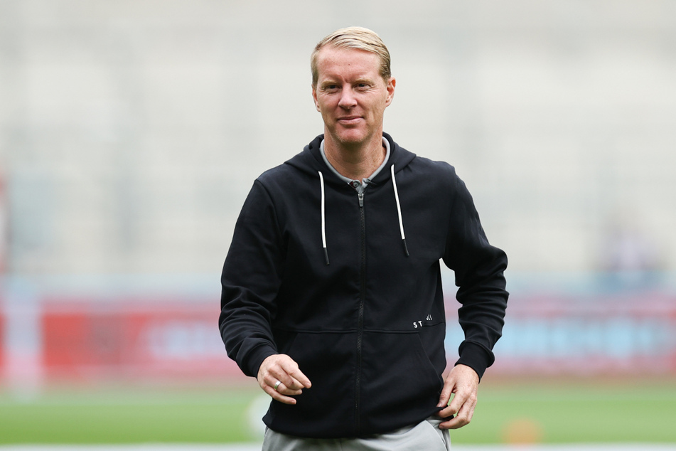 An Trainer Timo Schultz (44) wurde in der Vorsaison trotz sportlicher Talfahrt festgehalten. Er zahlte es mit dem Klassenerhalt zurück und heimst immer noch fleißig Punkte ein.