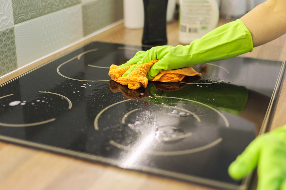 Die Küche mit einem antibakteriellen Lappen reinigen? Keine gute Idee, warnen Umweltschützer.