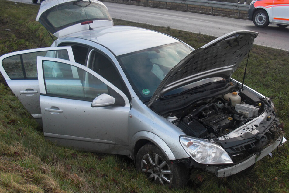 Fünf Verletzte nach Unfall auf Bundesstraße: Polizei sucht beteiligten Mercedes!