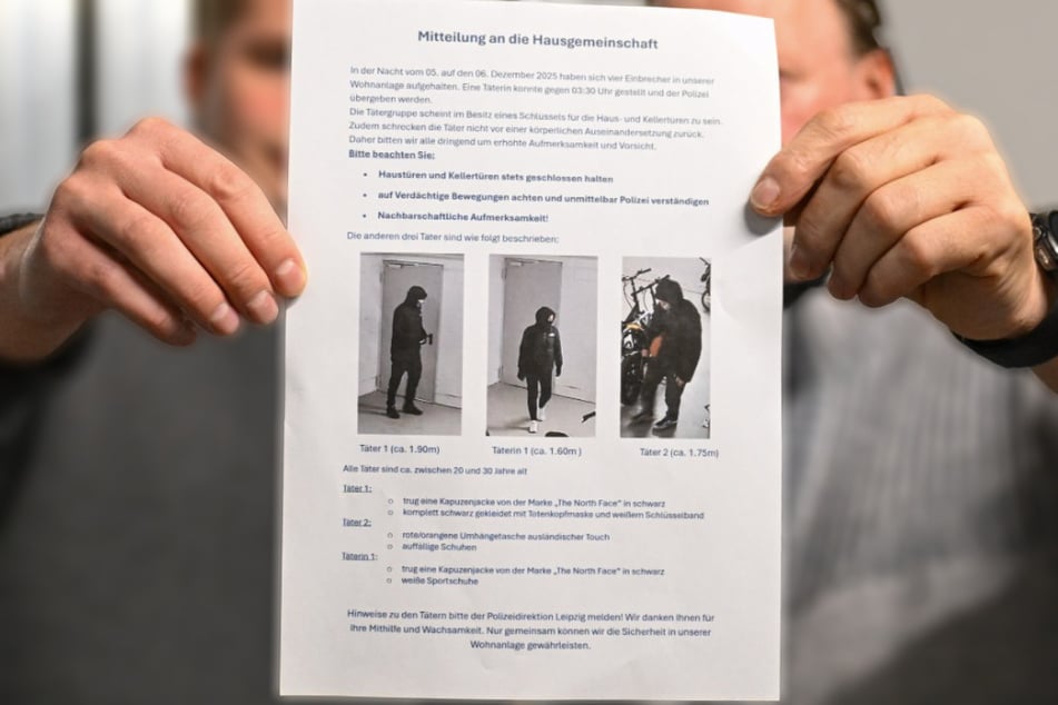 Per Steckbrief wollten die Anwohner ihre Nachbarn im Haus auf die geflüchteten Einbrecher aufmerksam machen und zur Vorsicht mahnen. Die Hausverwaltung entfernte die Papiere jedoch schon nach kurzer Zeit. Warum, ist unklar.