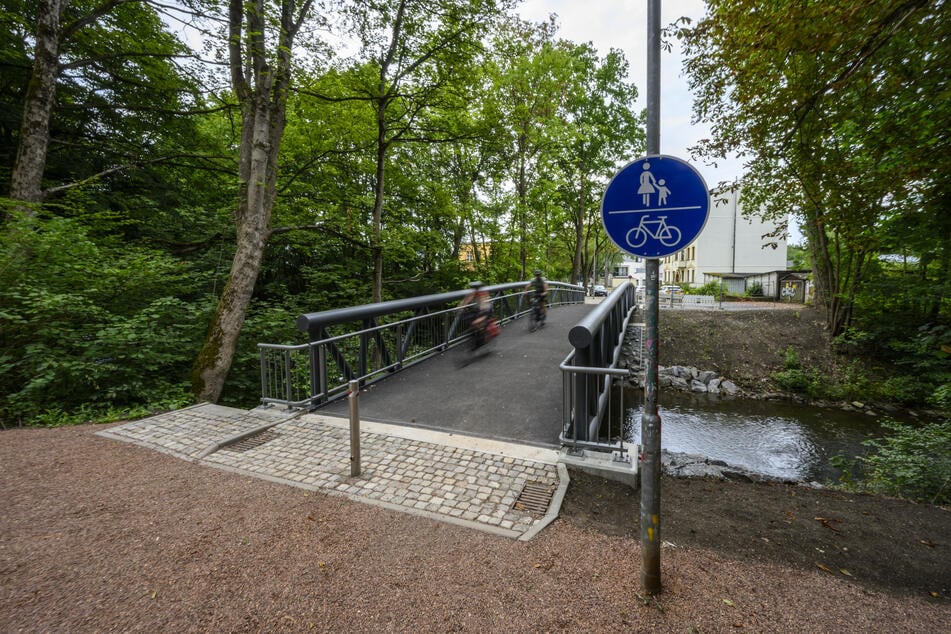 Die neue Fußgänger- und Radbrücke an der Rößlerstraße ist seit dieser Woche offiziell freigegeben.