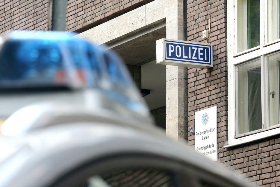 Razzien nach Chat-Skandal bei NRW-Polizei: Zehn Beamte suspendiert