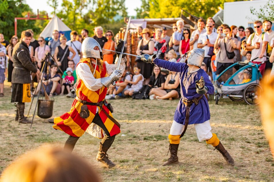 Actionreich ging es beim Ritter-Spektakel am Königsufer zu.