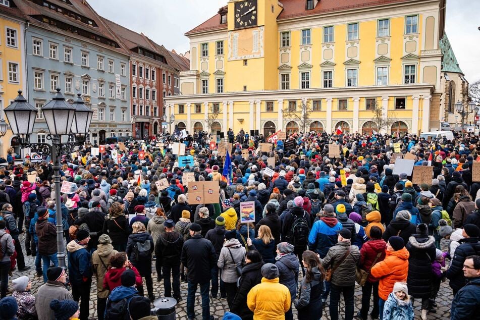 Menschen aus dem gesamten demokratischen Spektrum trafen sich am Samstag in Bautzen, um gegen Rechtsextremismus zu demonstrieren.