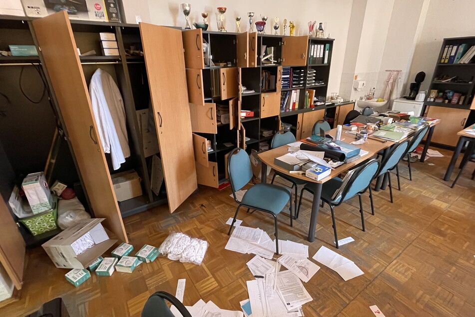 Dieses Chaos ließen die drei Teenager in der Schule zurück.