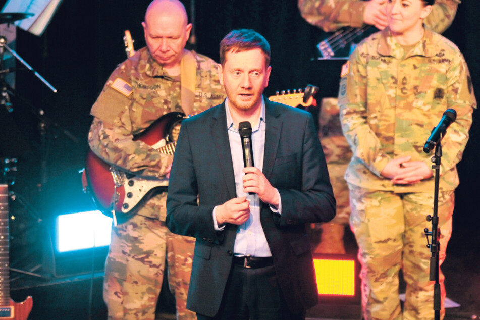 Sachsen-MP teilt Bühne mit Nato-Band