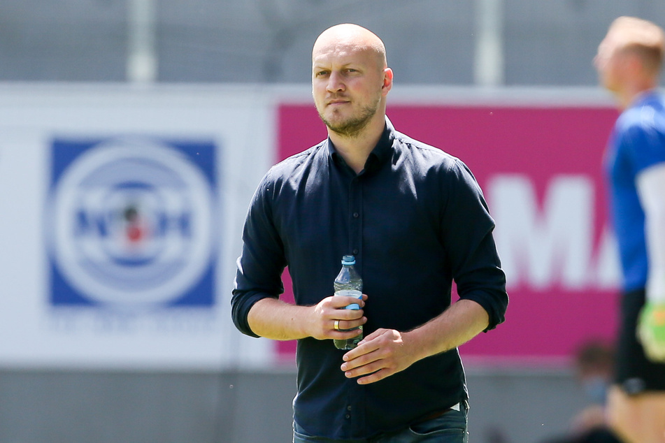 CFC-Sportdirektor Armin Causevic findet ein Trainingsstart Mitte Juli "brutal".