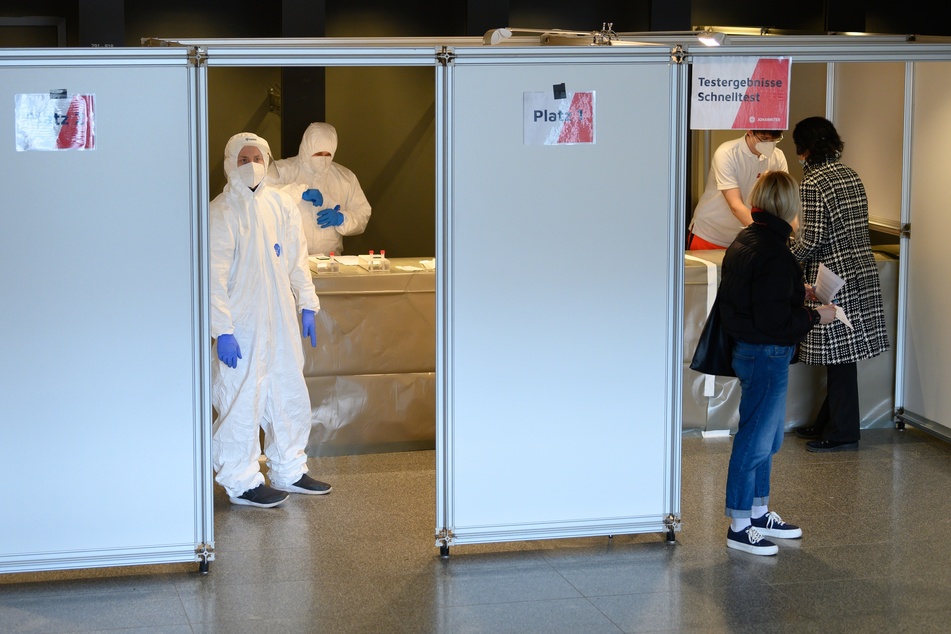 Im Dresdner Kulturpalast kann man sich jetzt testen lassen.