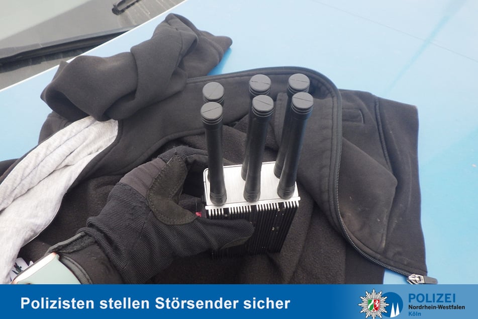 Diesen Störsender stellte die Polizei bei den mutmaßlichen Autoknackern sicher.