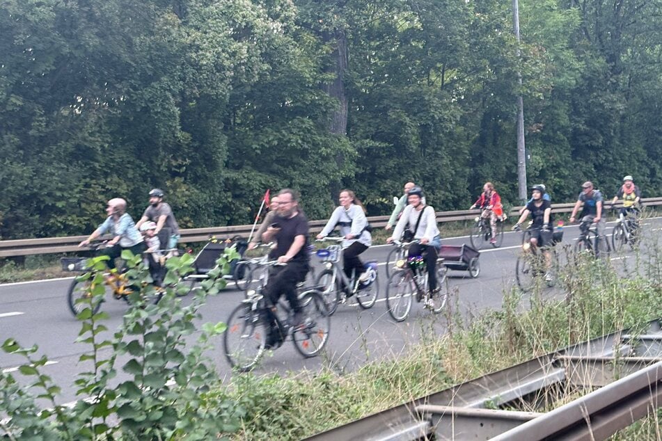 Auf der Wundtstraße fahren normalerweise nur Autos, für die Radnacht wird eine Ausnahme gemacht. Künftig muss auf der Strecke aber auf Beleuchtung verzichtet werden.