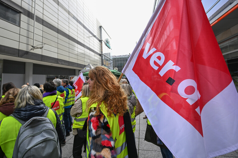 Zu einer zentralen Kundgebung am Mittwoch in Düsseldorf werden rund 4000 Streikende aus dem ganzen Bundesland erwartet. (Symbolbild)