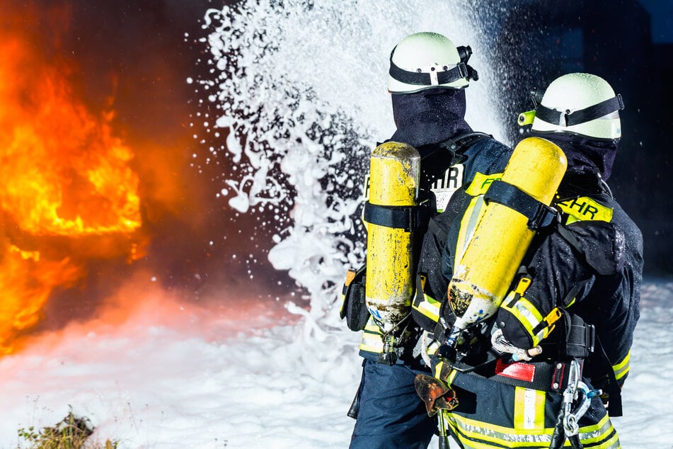 Verheerender Scheunenbrand im Vogtland: Kühe und Kälber sterben