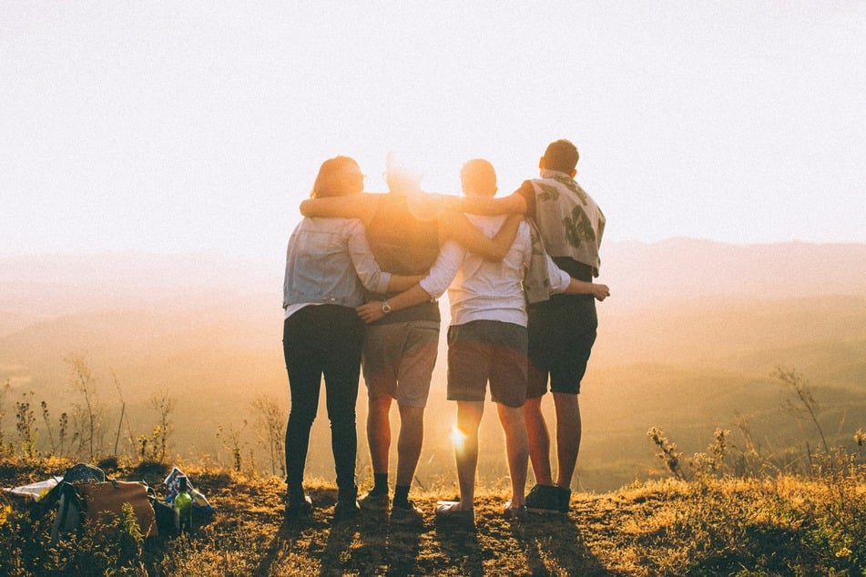 Lebe jeden Moment aufmerksam und bewusst, um Verbindung zu anderen Menschen zu vertiefen.