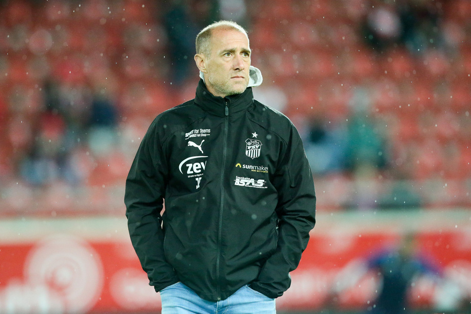 Wahl und Nachholer: FSV-Coach Joe Enochs erlebt aufregende Stunden.