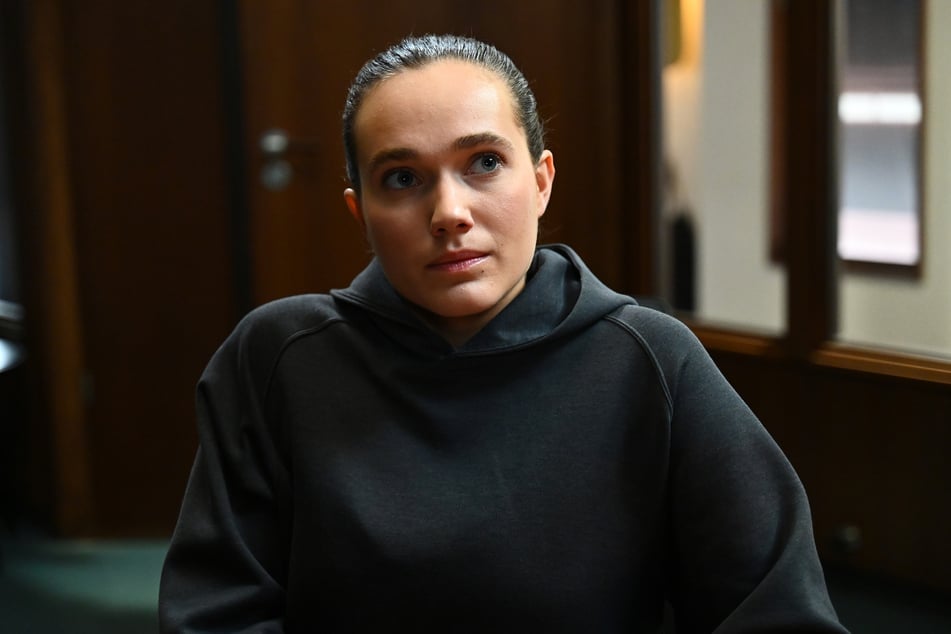 Zieht die unentschlossene Tennisspielerin ihren Plan weiter durch?