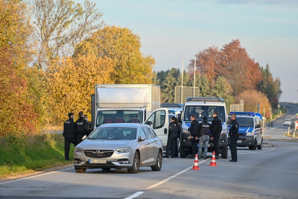 Erst am Wochenende wurde in Görlitz ein Laster entdeckt, in dem mehrere Flüchtlinge illegal eingereist waren. Der Schleuser wurde festgenommen.