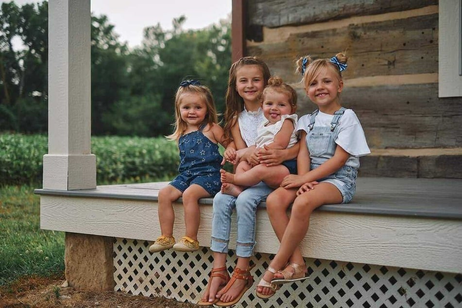Emily's four daughters. Carsyn (2, l.) took a nude of her mother.