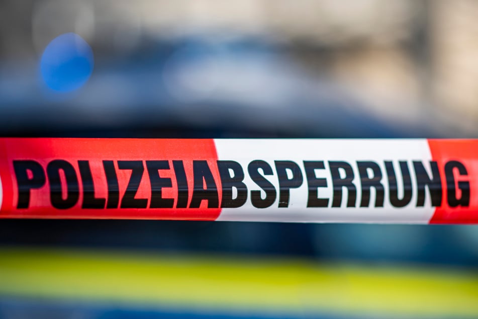 Für die Entschärfung des Blindgängers sperrt die Polizei unter anderem die B295 vorübergehend ab. (Symbolbild)