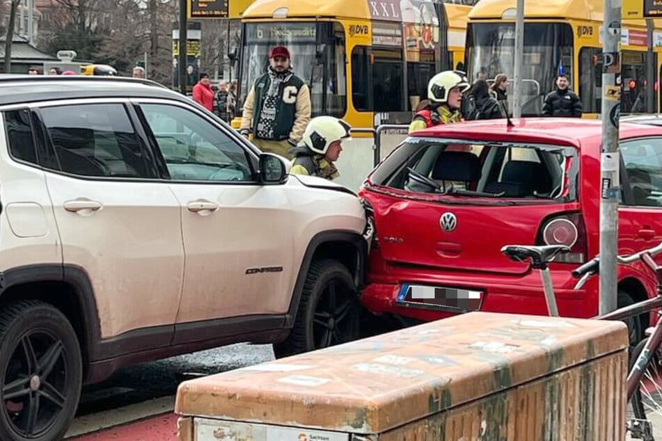 Direkt an der Haltestelle "Albertplatz" auf der Bautzner Straße kam es zum Crash.