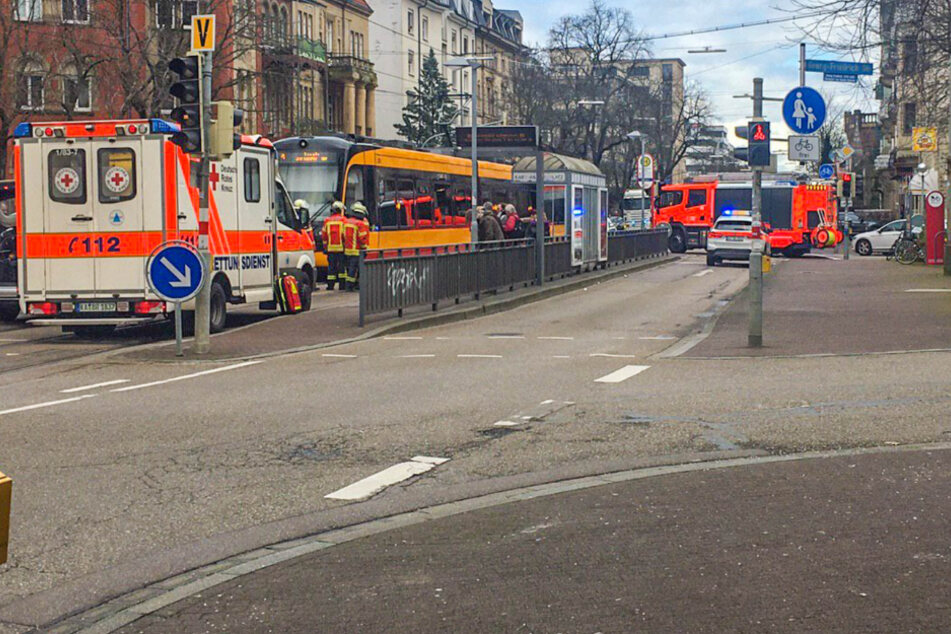 Straßenbahn erfasst Mann: Schwer verletzt