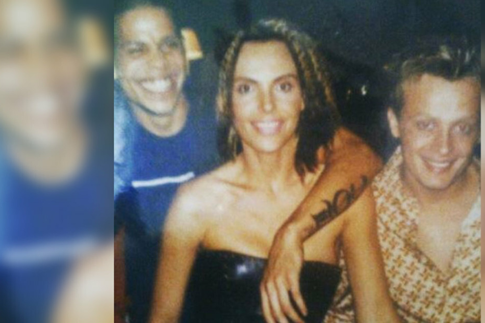 Promi-Dame postet fast 20 Jahre altes Foto: Ihre Begleiter kennt Ihr auch