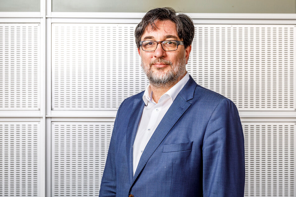 Stefan Hartmann (53).