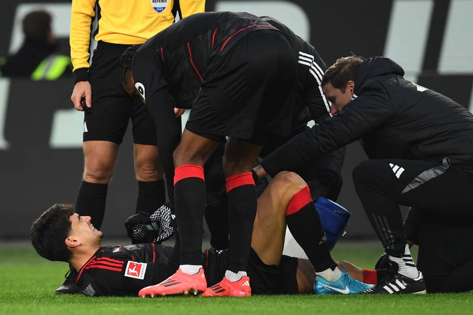 Diogo Leite (l.) ist nach einer Grätsche mit schmerzverzerrtem Gesicht liegen geblieben und musste schon früh ausgewechselt werden.