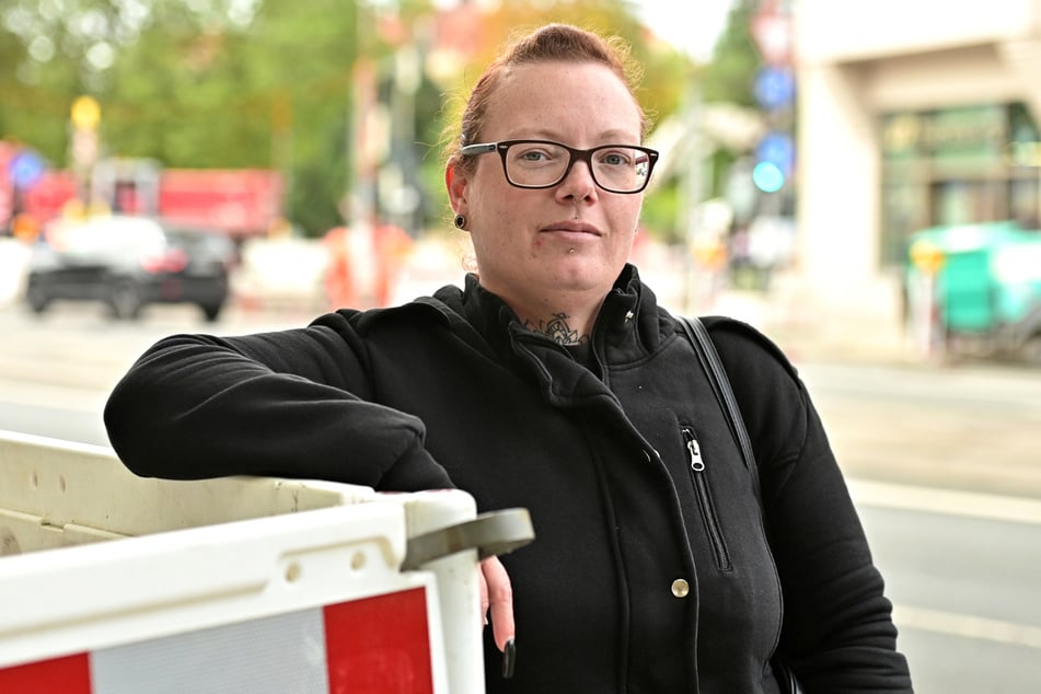 Anwohnerin Nicole Willmuth (43) macht "drei Kreuze", wenn die Bauarbeiten erledigt sind.
