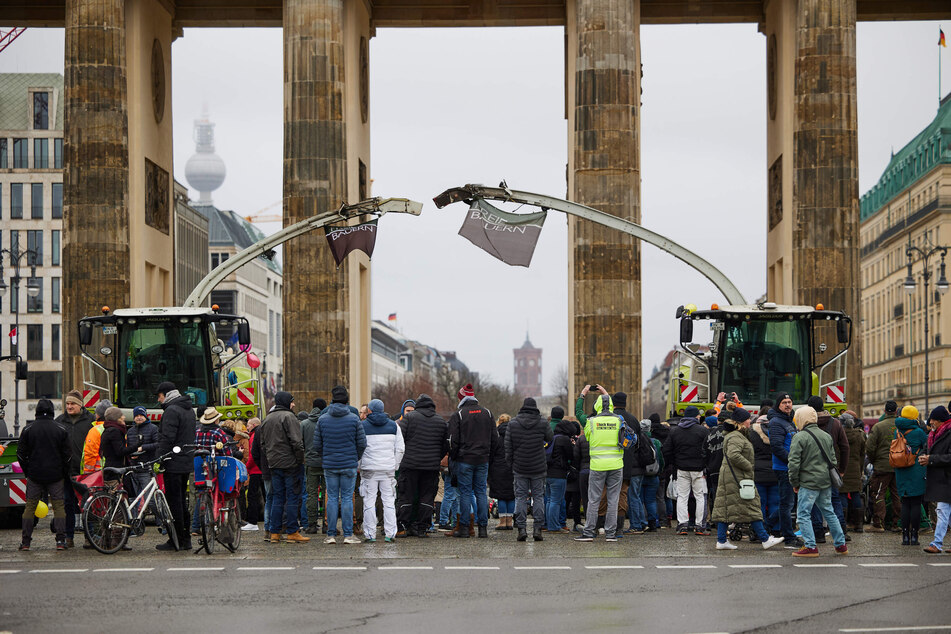 Am Montag demonstrierten deutsche Bauern bei einer Großkundgebung am Brandenburger Tor in Berlin.