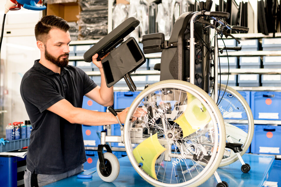 Die korrekte Instandhaltung von Rollstühlen gehört zu Deinen täglichen Aufgaben bei der Strehlow GmbH.