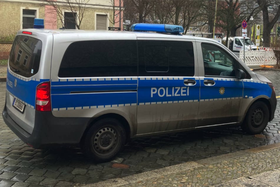 Die alarmierte Polizei musste einen der Tatverdächtigen nur noch einsammeln. (Symbolfoto)
