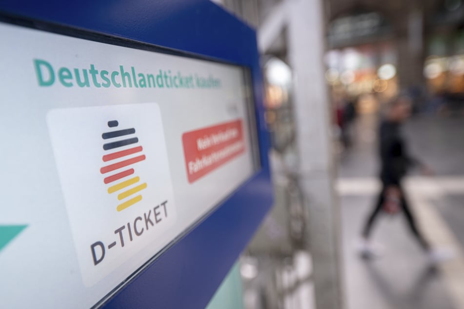 Momentan kostet das Deutschlandticket noch 49 Euro pro Monat per Abonnement.