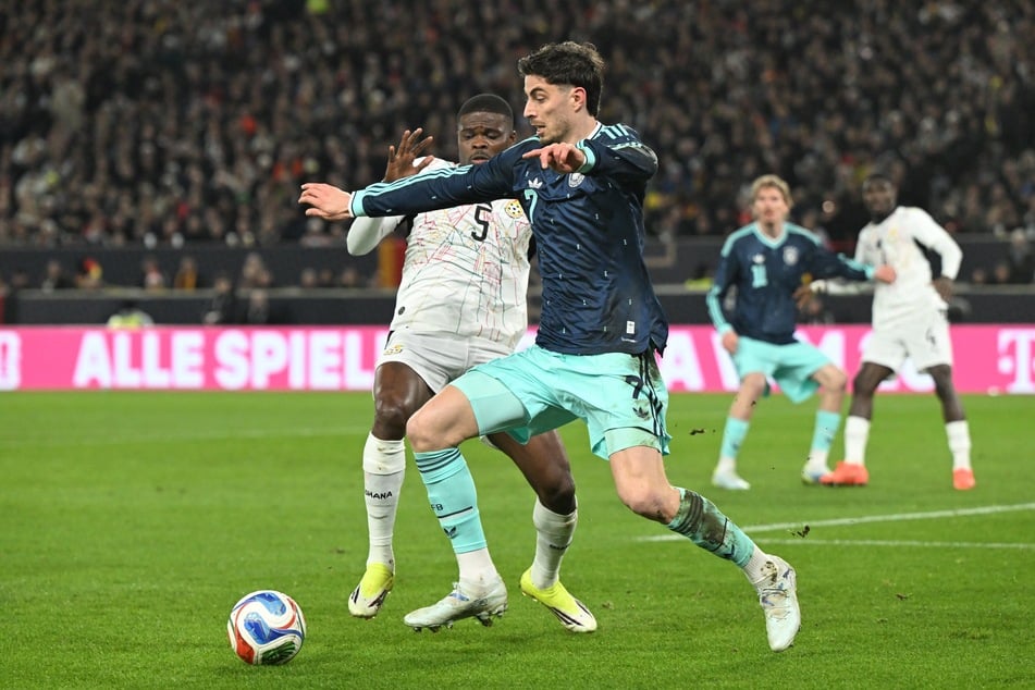 Kai Havertz (r.) und Co. dominieren die Anfangsphase, aber belohnen sich noch nicht.