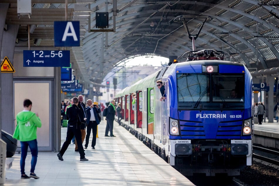 Rentner im Bahnhof Spandau auf Gleis geschubst: Bundespolizei sucht Zeugen