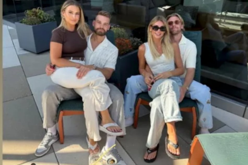 Gemeinsam mit einem befreundeten Paar präsentierten sich Forsberg (33, r.) und Freundin Fanny Ernestam (26) auf Instagram.