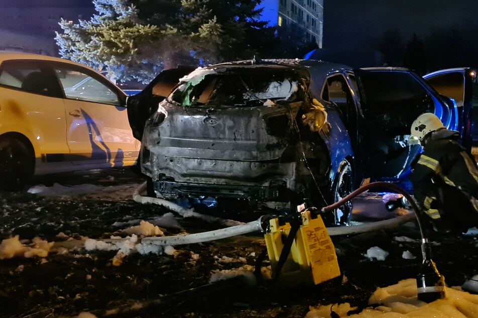 Auto angezündet: Zwickauer Polizei jagt Feuerteufel