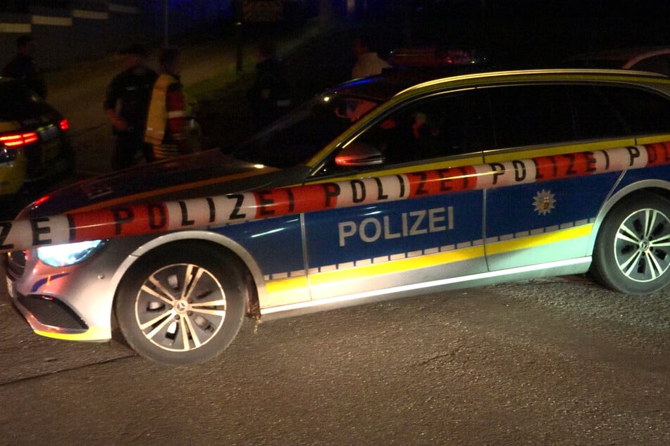 Tödliche Schüsse in Saarbrücken: Autofahrer fährt Polizistin an, Beamte feuern