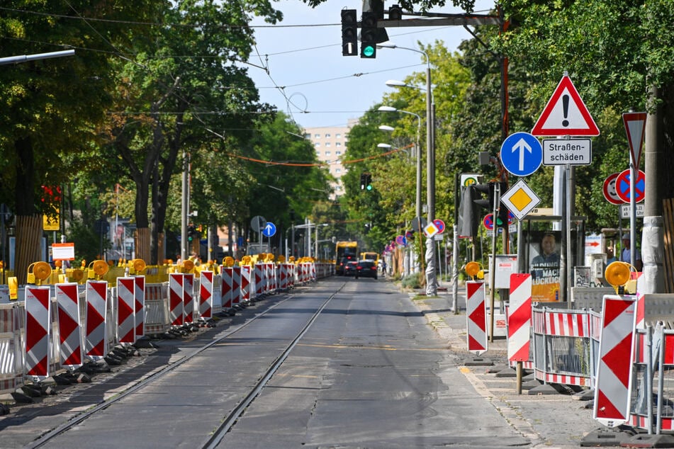 1,7 Kilometer lange Huckelpiste: Die Blasewitzer/Loschwitzer Straße wird bis März 2024 beidseitig erneuert.