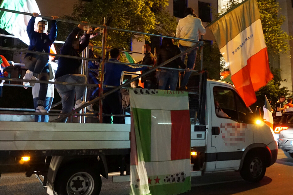 In Frankfurt feierten rund 1000 Fans der italienischen Nationalmannschaft den Sieg bei der Europameisterschaft.
