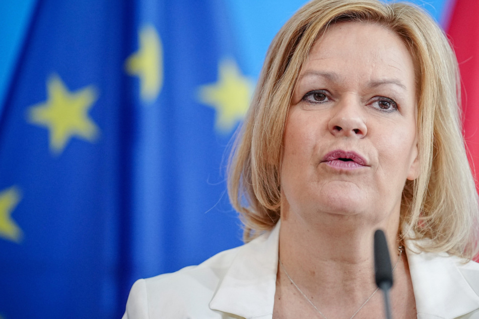 Innenministerin Nancy Faeser (51, SPD) hatte während des Besuchs noch ein Grußwort an die Teenager gerichtet. Sie verurteilte die Aktion scharf.
