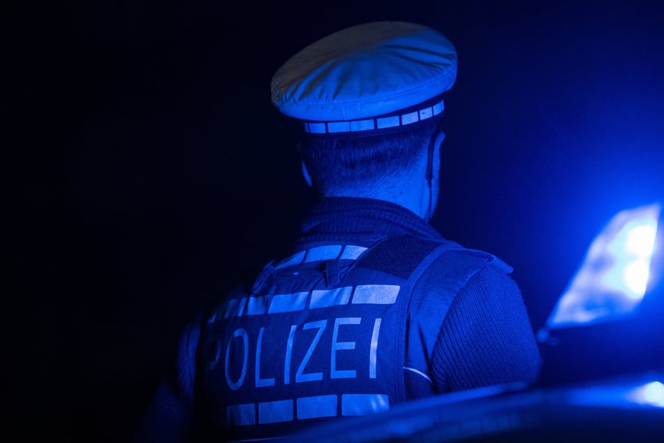 Polizei stoppt Falschfahrer auf A9: Waffe im Auto entdeckt