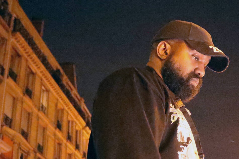 Kanye West's previously planned to strip down his Malibu mansion, which has led to a legal war with his contractor.